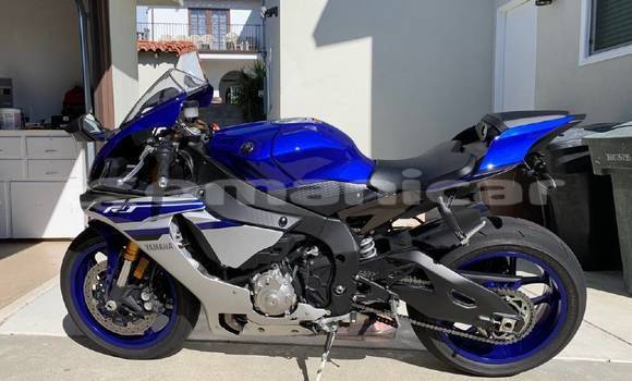 Buy New Yamaha YZF Silver Bike in Muscat in Masqat