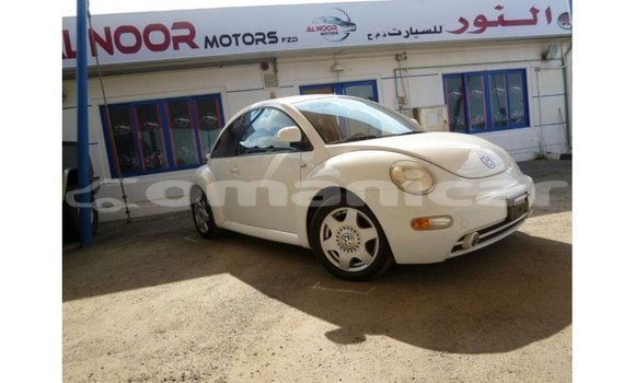 Buy Import Volkswagen Beetle White Car in Import - Dubai in Dhufar