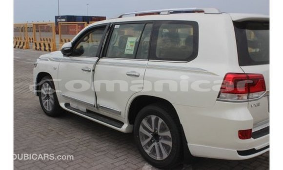 Buy Import Toyota Land Cruiser White Car in Import - Dubai in Dhufar Buy Import Toyota Land Cruiser White Car in Import - Dubai in Dhufar