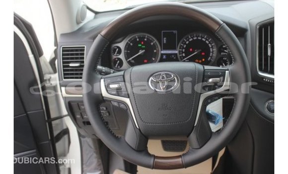 Buy Import Toyota Land Cruiser White Car in Import - Dubai in Dhufar Buy Import Toyota Land Cruiser White Car in Import - Dubai in Dhufar