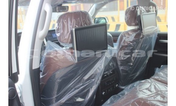 Buy Import Toyota Land Cruiser White Car in Import - Dubai in Dhufar Buy Import Toyota Land Cruiser White Car in Import - Dubai in Dhufar