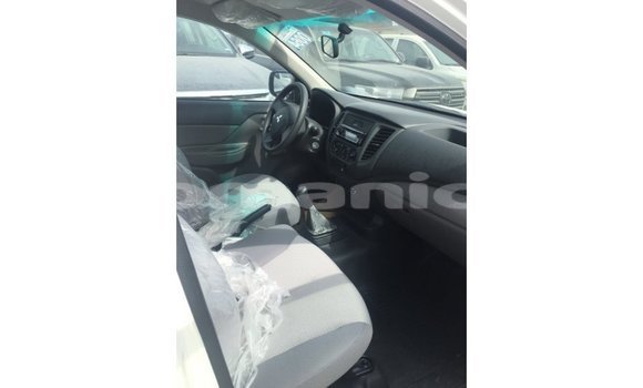 Buy Import Mitsubishi L200 White Car in Import - Dubai in Dhufar