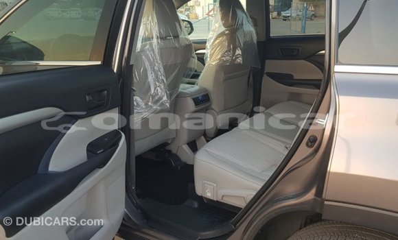 Buy Import Toyota Highlander Other Car in Import - Dubai in Dhufar Buy Import Toyota Highlander Other Car in Import - Dubai in Dhufar