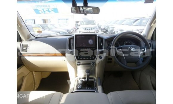 Buy Import Toyota Land Cruiser White Car in Import - Dubai in Dhufar Buy Import Toyota Land Cruiser White Car in Import - Dubai in Dhufar