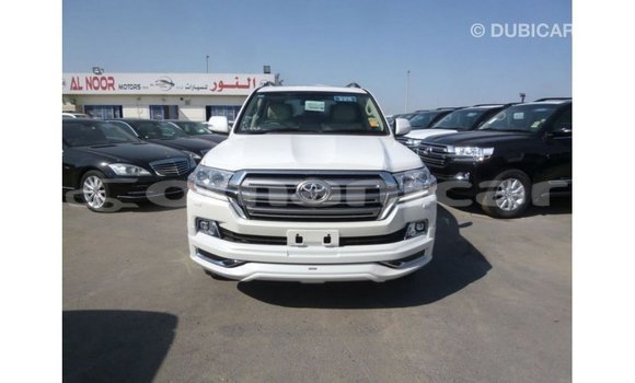 Buy Import Toyota Land Cruiser White Car in Import - Dubai in Dhufar Buy Import Toyota Land Cruiser White Car in Import - Dubai in Dhufar