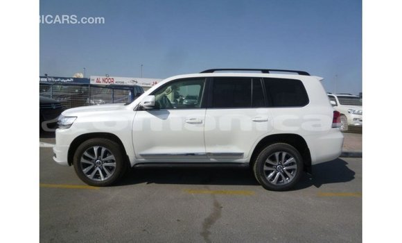Buy Import Toyota Land Cruiser White Car in Import - Dubai in Dhufar Buy Import Toyota Land Cruiser White Car in Import - Dubai in Dhufar