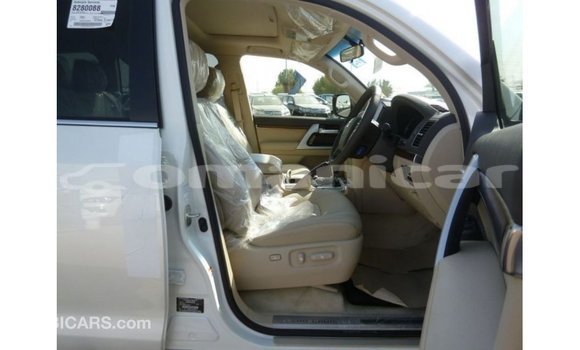 Buy Import Toyota Land Cruiser White Car in Import - Dubai in Dhufar Buy Import Toyota Land Cruiser White Car in Import - Dubai in Dhufar