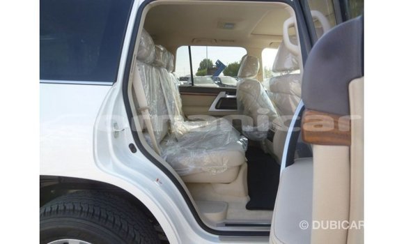 Buy Import Toyota Land Cruiser White Car in Import - Dubai in Dhufar Buy Import Toyota Land Cruiser White Car in Import - Dubai in Dhufar