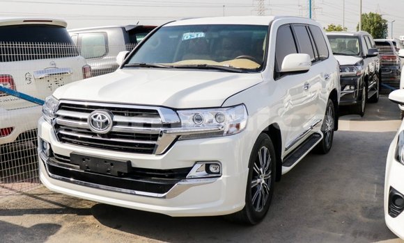 Buy Import Toyota Land Cruiser White Car in Import - Dubai in Dhufar Buy Import Toyota Land Cruiser White Car in Import - Dubai in Dhufar