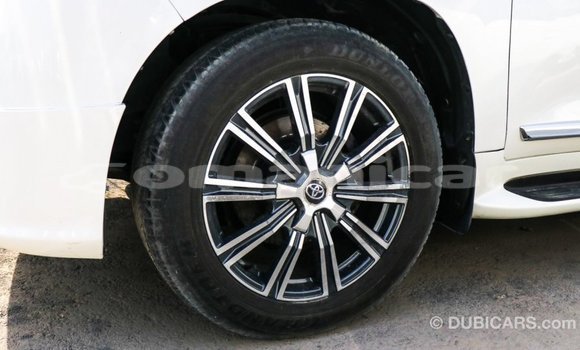 Buy Import Toyota Land Cruiser White Car in Import - Dubai in Dhufar Buy Import Toyota Land Cruiser White Car in Import - Dubai in Dhufar