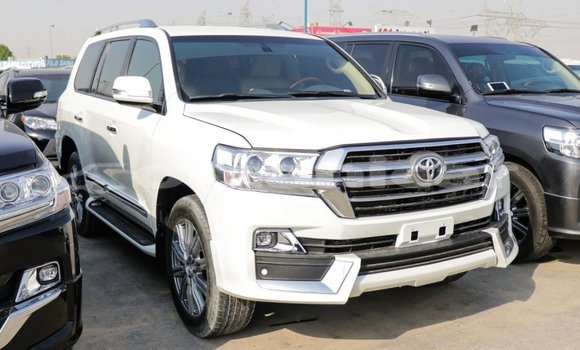 Buy Import Toyota Land Cruiser White Car in Import - Dubai in Dhufar Buy Import Toyota Land Cruiser White Car in Import - Dubai in Dhufar