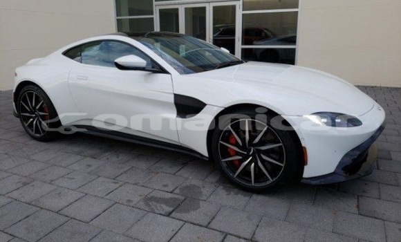 Buy Used Aston Martin V12 Vantage White Car in al–Buraymi in adh-Dhahirah Buy Used Aston Martin V12 Vantage White Car in al–Buraymi in adh-Dhahirah