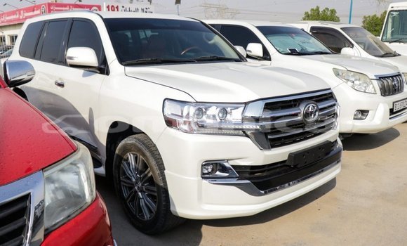 Buy Import Toyota Land Cruiser White Car in Import - Dubai in Dhufar Buy Import Toyota Land Cruiser White Car in Import - Dubai in Dhufar