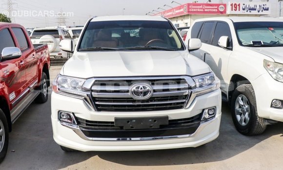 Buy Import Toyota Land Cruiser White Car in Import - Dubai in Dhufar Buy Import Toyota Land Cruiser White Car in Import - Dubai in Dhufar