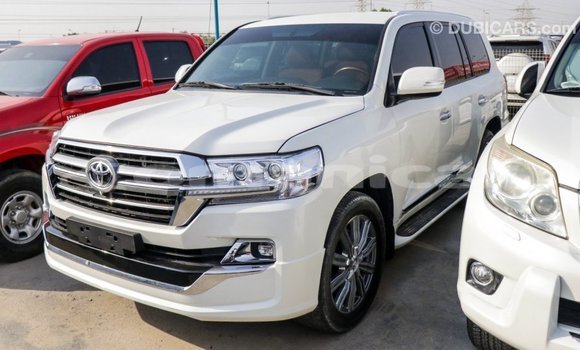 Buy Import Toyota Land Cruiser White Car in Import - Dubai in Dhufar Buy Import Toyota Land Cruiser White Car in Import - Dubai in Dhufar