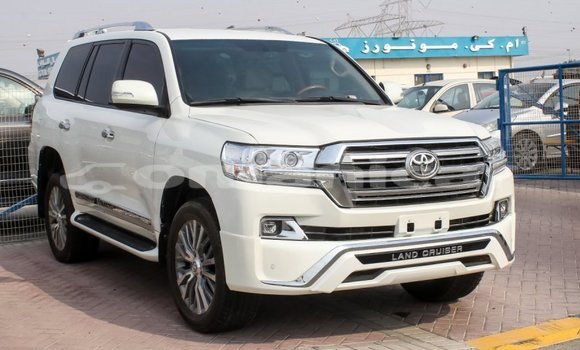 Buy Import Toyota Land Cruiser White Car in Import - Dubai in Dhufar Buy Import Toyota Land Cruiser White Car in Import - Dubai in Dhufar