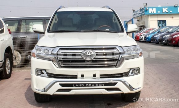Buy Import Toyota Land Cruiser White Car in Import - Dubai in Dhufar Buy Import Toyota Land Cruiser White Car in Import - Dubai in Dhufar