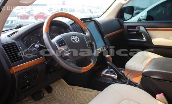Buy Import Toyota Land Cruiser White Car in Import - Dubai in Dhufar Buy Import Toyota Land Cruiser White Car in Import - Dubai in Dhufar