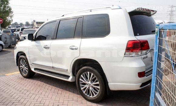 Buy Import Toyota Land Cruiser White Car in Import - Dubai in Dhufar Buy Import Toyota Land Cruiser White Car in Import - Dubai in Dhufar