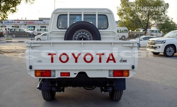 Buy Import Toyota Land Cruiser White Car in Import - Dubai in Dhufar Buy Import Toyota Land Cruiser White Car in Import - Dubai in Dhufar