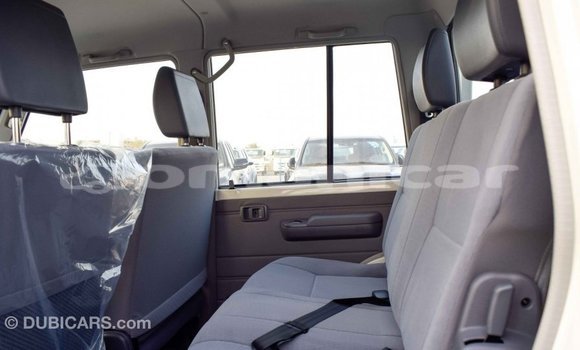 Buy Import Toyota Land Cruiser White Car in Import - Dubai in Dhufar Buy Import Toyota Land Cruiser White Car in Import - Dubai in Dhufar