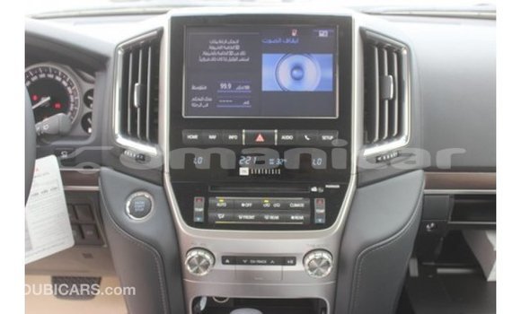 Buy Import Toyota Land Cruiser White Car in Import - Dubai in Dhufar Buy Import Toyota Land Cruiser White Car in Import - Dubai in Dhufar