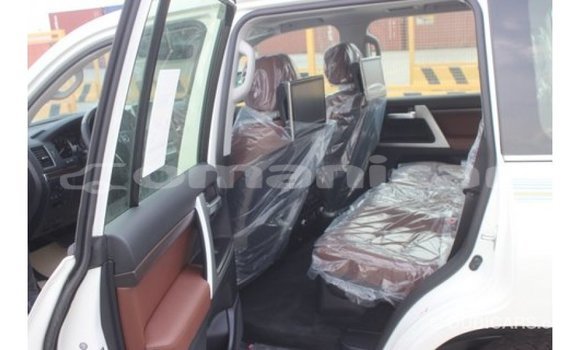 Buy Import Toyota Land Cruiser White Car in Import - Dubai in Dhufar Buy Import Toyota Land Cruiser White Car in Import - Dubai in Dhufar