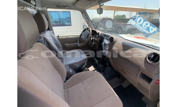 Buy Import Toyota Land Cruiser Beige Car in Import - Dubai in Dhufar Buy Import Toyota Land Cruiser Beige Car in Import - Dubai in Dhufar