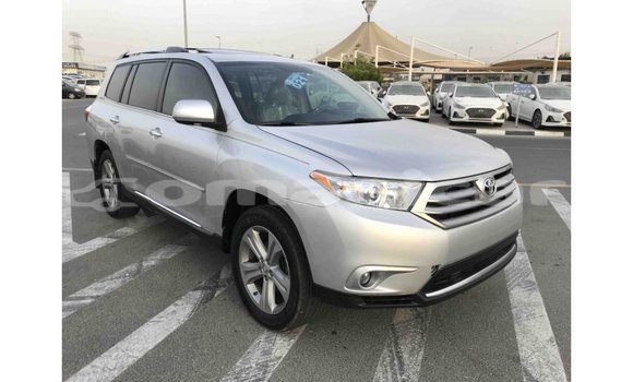 Buy Import Toyota Highlander Other Car in Import - Dubai in Dhufar Buy Import Toyota Highlander Other Car in Import - Dubai in Dhufar