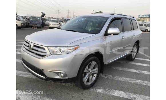Buy Import Toyota Highlander Other Car in Import - Dubai in Dhufar Buy Import Toyota Highlander Other Car in Import - Dubai in Dhufar