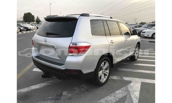 Buy Import Toyota Highlander Other Car in Import - Dubai in Dhufar Buy Import Toyota Highlander Other Car in Import - Dubai in Dhufar