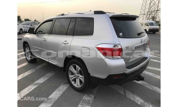 Buy Import Toyota Highlander Other Car in Import - Dubai in Dhufar Buy Import Toyota Highlander Other Car in Import - Dubai in Dhufar