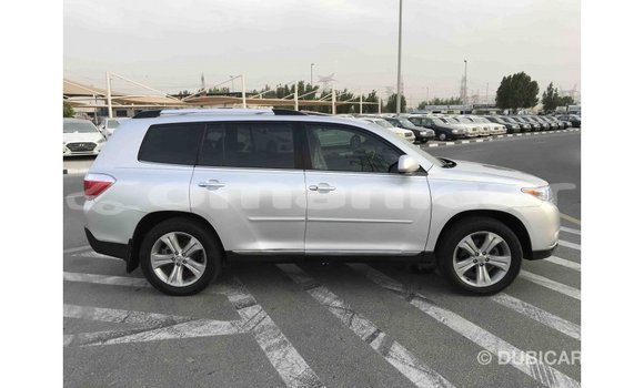 Buy Import Toyota Highlander Other Car in Import - Dubai in Dhufar Buy Import Toyota Highlander Other Car in Import - Dubai in Dhufar