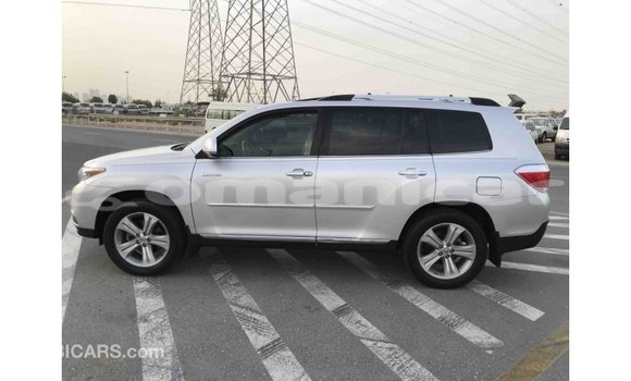 Buy Import Toyota Highlander Other Car in Import - Dubai in Dhufar Buy Import Toyota Highlander Other Car in Import - Dubai in Dhufar