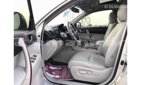 Buy Import Toyota Highlander Other Car in Import - Dubai in Dhufar Buy Import Toyota Highlander Other Car in Import - Dubai in Dhufar