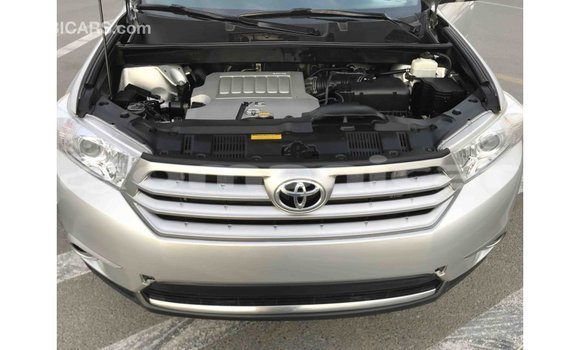 Buy Import Toyota Highlander Other Car in Import - Dubai in Dhufar Buy Import Toyota Highlander Other Car in Import - Dubai in Dhufar