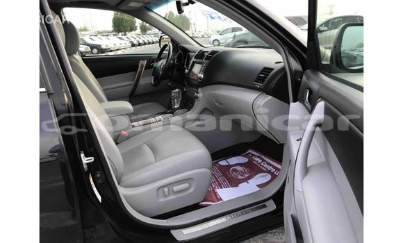Buy Import Toyota Highlander Black Car in Import - Dubai in Dhufar Buy Import Toyota Highlander Black Car in Import - Dubai in Dhufar