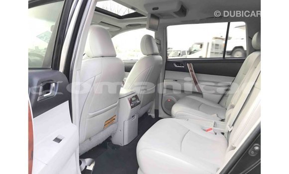 Buy Import Toyota Highlander Black Car in Import - Dubai in Dhufar Buy Import Toyota Highlander Black Car in Import - Dubai in Dhufar