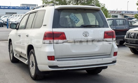 Buy Import Toyota Land Cruiser White Car in Import - Dubai in Dhufar Buy Import Toyota Land Cruiser White Car in Import - Dubai in Dhufar
