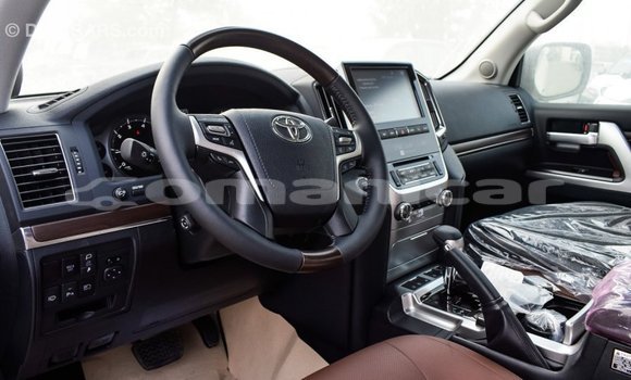 Buy Import Toyota Land Cruiser White Car in Import - Dubai in Dhufar Buy Import Toyota Land Cruiser White Car in Import - Dubai in Dhufar