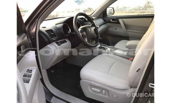 Buy Import Toyota Highlander Other Car in Import - Dubai in Dhufar Buy Import Toyota Highlander Other Car in Import - Dubai in Dhufar