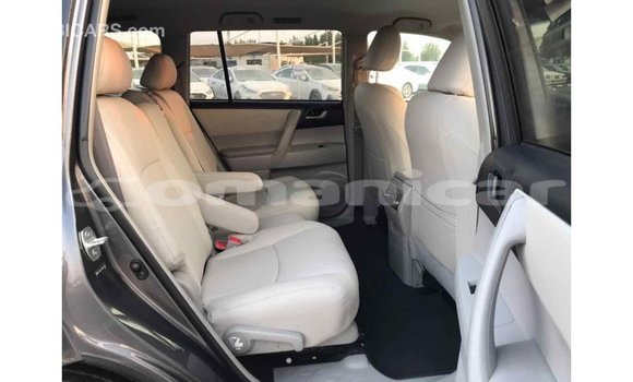 Buy Import Toyota Highlander Other Car in Import - Dubai in Dhufar Buy Import Toyota Highlander Other Car in Import - Dubai in Dhufar