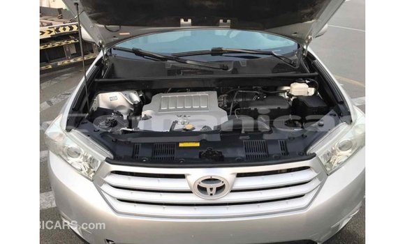 Buy Import Toyota Highlander Other Car in Import - Dubai in Dhufar Buy Import Toyota Highlander Other Car in Import - Dubai in Dhufar