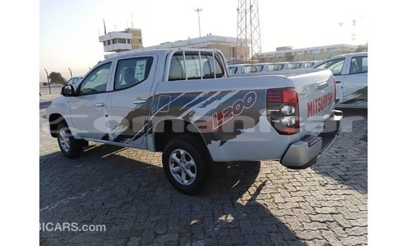 Buy Import Mitsubishi L200 White Car in Import - Dubai in Dhufar Buy Import Mitsubishi L200 White Car in Import - Dubai in Dhufar