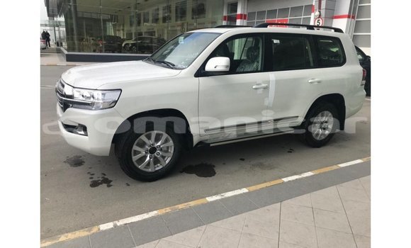 Buy Import Toyota Land Cruiser White Car in Import - Dubai in Dhufar Buy Import Toyota Land Cruiser White Car in Import - Dubai in Dhufar