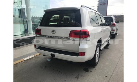Buy Import Toyota Land Cruiser White Car in Import - Dubai in Dhufar Buy Import Toyota Land Cruiser White Car in Import - Dubai in Dhufar