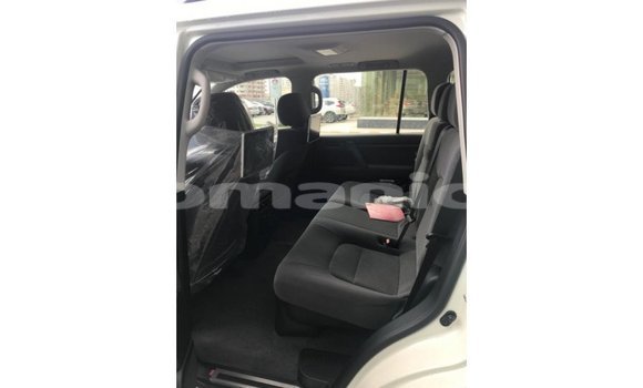 Buy Import Toyota Land Cruiser White Car in Import - Dubai in Dhufar Buy Import Toyota Land Cruiser White Car in Import - Dubai in Dhufar
