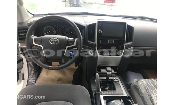 Buy Import Toyota Land Cruiser White Car in Import - Dubai in Dhufar Buy Import Toyota Land Cruiser White Car in Import - Dubai in Dhufar