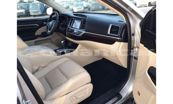 Buy Import Toyota Highlander Beige Car in Import - Dubai in Dhufar Buy Import Toyota Highlander Beige Car in Import - Dubai in Dhufar