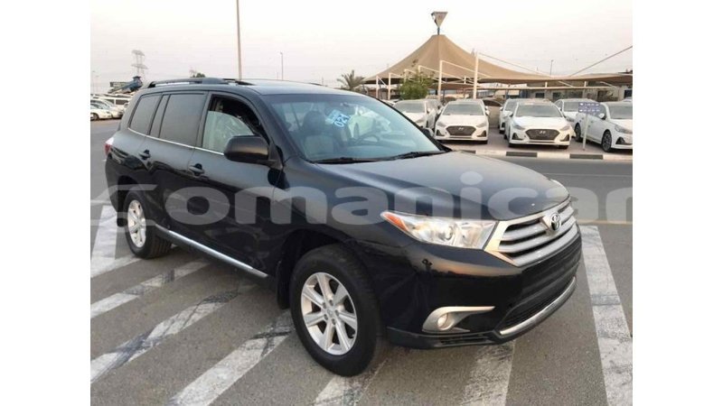 Big with watermark toyota highlander dhufar import dubai 1734